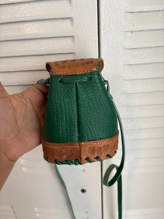 Vintage Handmade Nicaragua Green & Tan Leather Mini Drawstring Bag β One Size - Picture 5 of 8